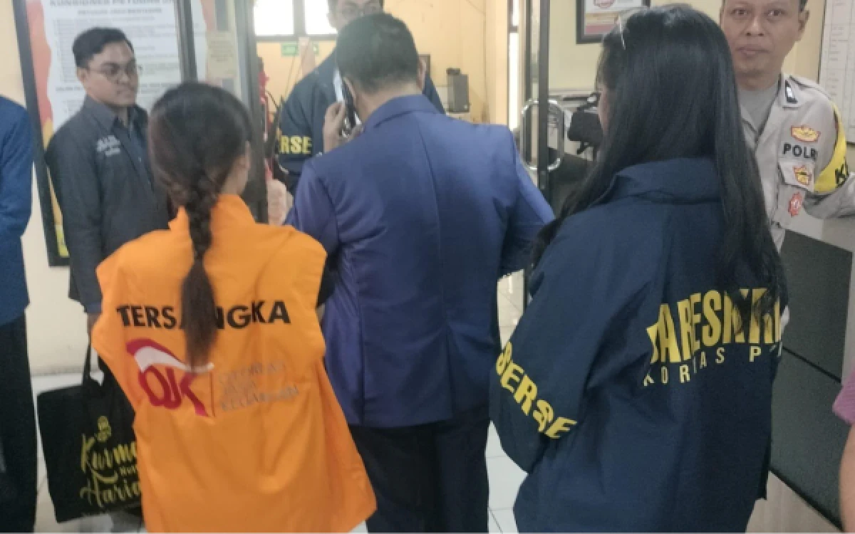Thumbnail Berita - Manipulasi Data hingga Kredit Fiktif Rp14 Miliar, Komisaris BPR DCN Malang Resmi Jadi Tersangka