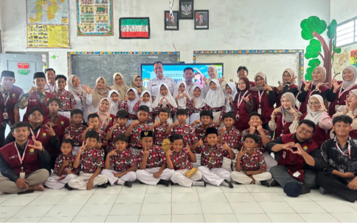 Thumbnail Berita - Bangun Budaya Bersih, Mahasiswa KKN UINSA Edukasi PHBS di SDN Somosari Lamongan