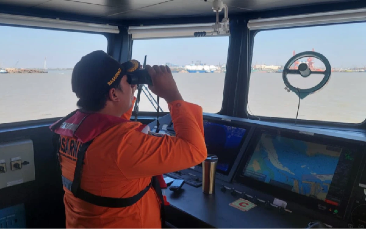 Thumbnail Berita - SAR Surabaya Kerahkan Kapal dan Helikopter, Cari Kapal Virgo Transport 8 yang Hilang di Perairan Laut Jawa