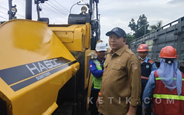 Bupati Situbondo Pantau Perbaikan Jalan Pantura, Optimis Arus Mudik Lancar