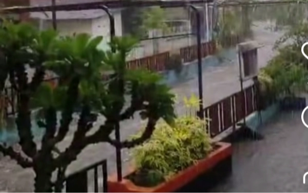 Thumbnail Berita - Sungai Jalan Semeru Meluap, Kampung Heritage Kayutangan Tergenang