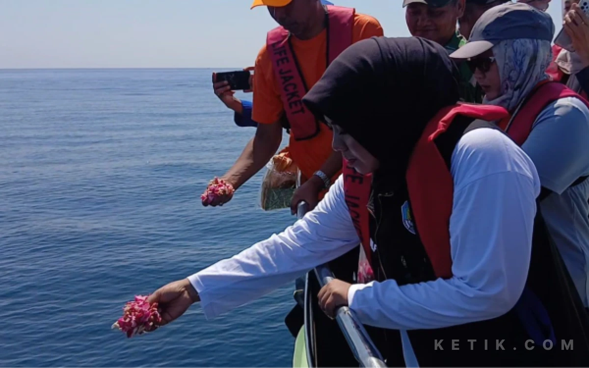 KNP 498 Diterjukan dalam Operasi Pencarian Korban Jatuh ke Laut di Situbondo