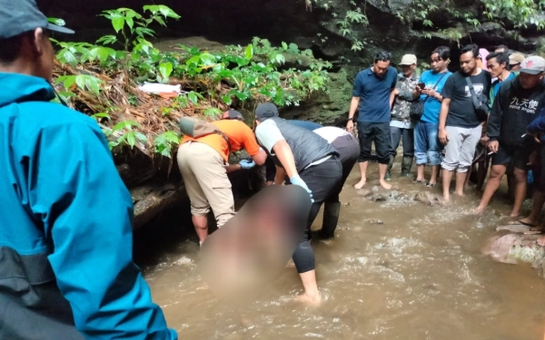 Thumbnail Diduga Korban Kecelakaan, 2 Pemuda Ditemukan Tewas di Bawah Jembatan Duwet Malang