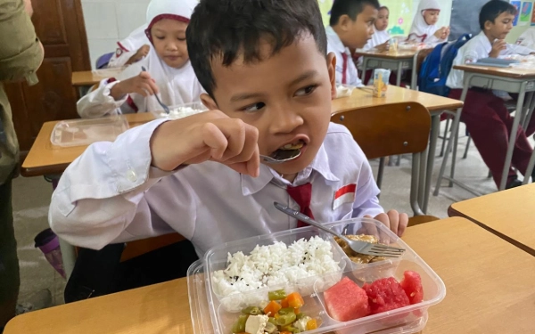 Thumbnail MBG selama Ramadhan Tetap Jalan, Dibawa Pulang buat Buka Puasa