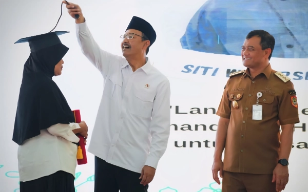 Blak-blakan! Fatimah, Ibu Kantin "Nekat" Nasihati Mensos, Begini Reaksi Gus Ipul