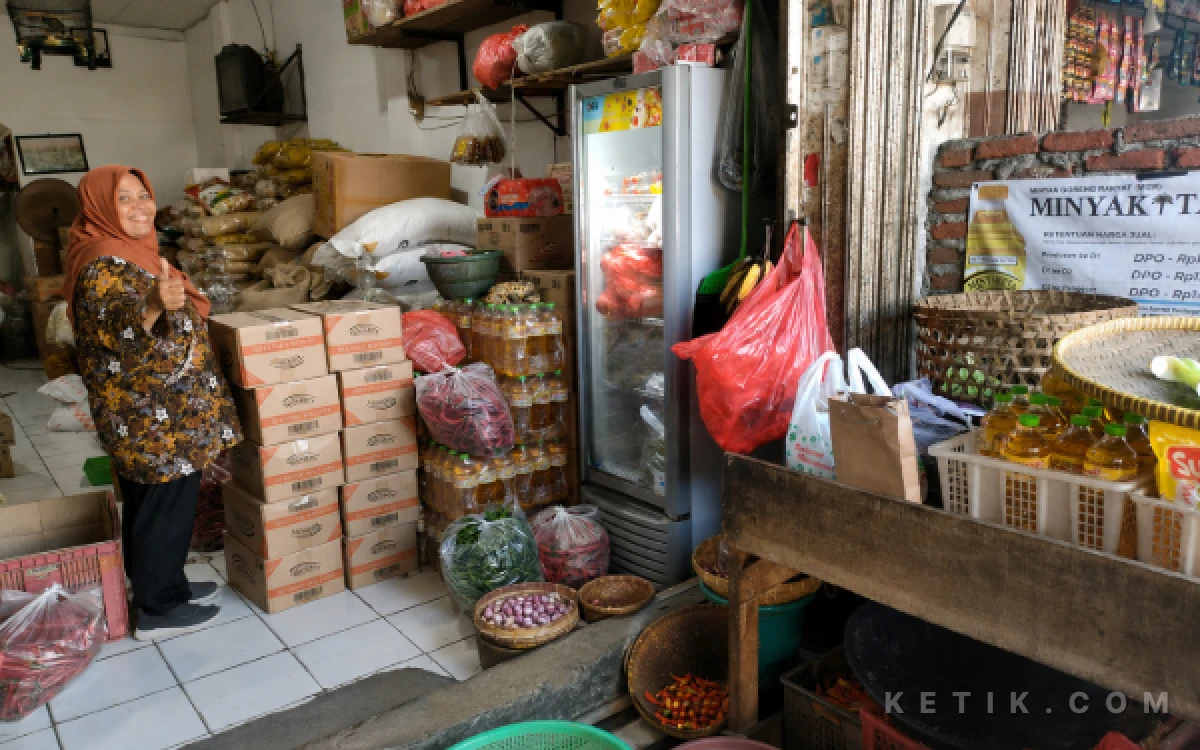 Thumbnail Berita - BULOG Salurkan MinyaKita di Pasar Tanjung Kota Mojokerto, Perkuat Stok dan Stabilkan Harga