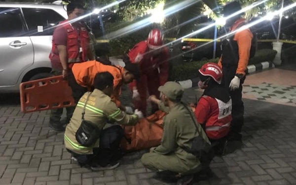 Thumbnail Diduga Bunuh Diri, Security Bank BNI Loncat dari Lantai 13