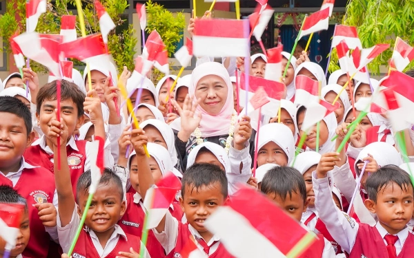 Thumbnail Berita - Lindungi dan Bahagiakan! Ingat Pesan Gubernur Khofifah Jaga Anak-Anak Jatim Demi Generasi Emas Banggakan Indonesia