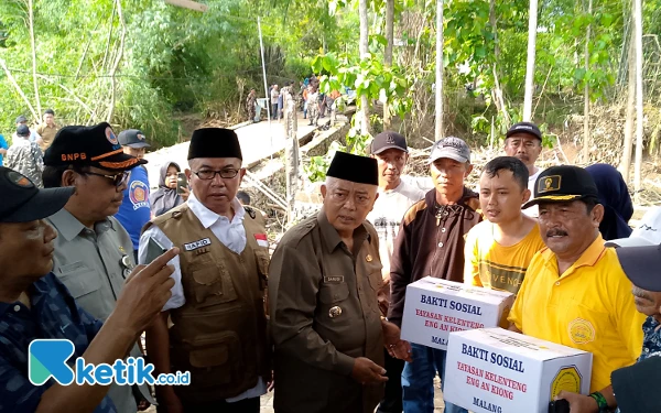 Thumbnail Bupati Malang Bersama Baznas dan Klenteng Eng An Kiong Beri Bantuan Korban Banjir