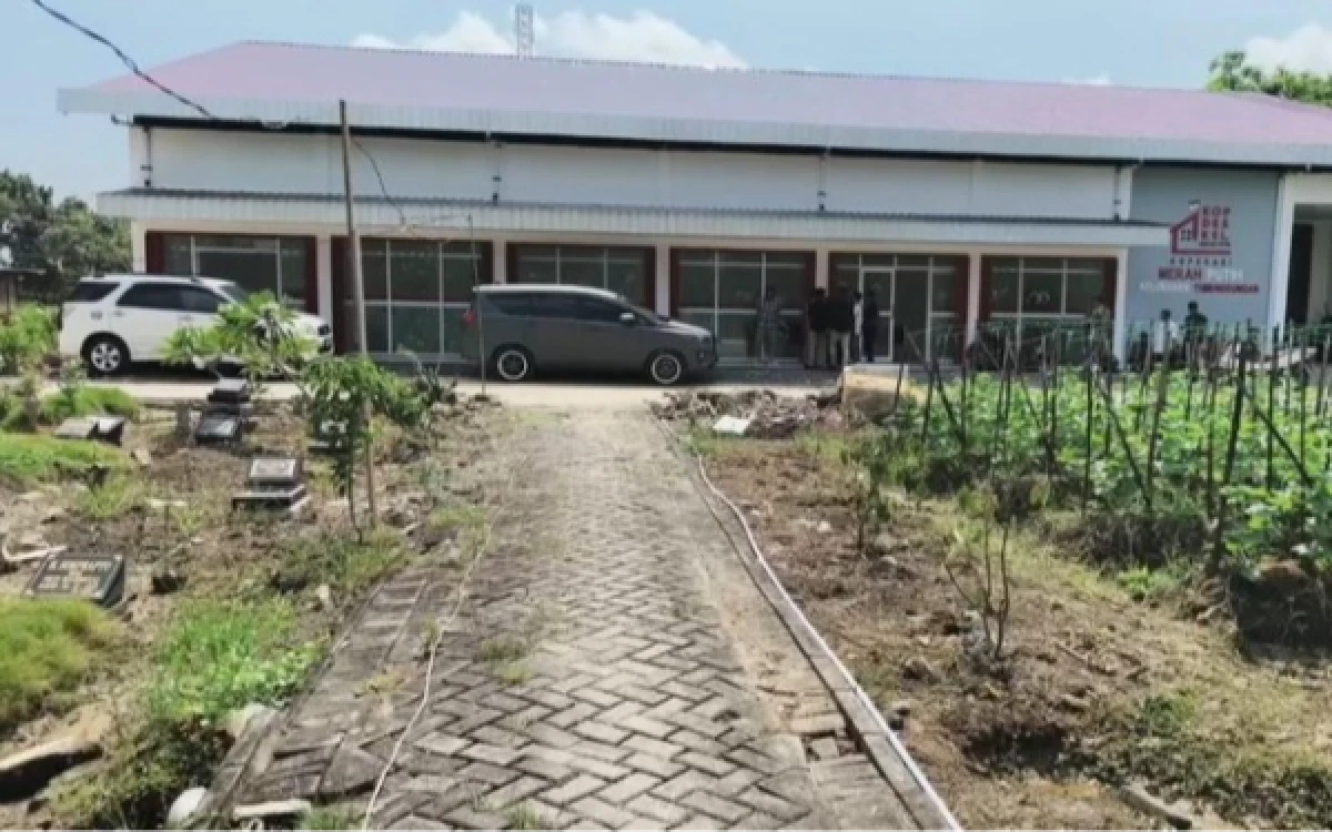 Thumbnail Berita - KDMP Didirikan di Dekat Makam, Warga Lamongan Justru Merasa Girang