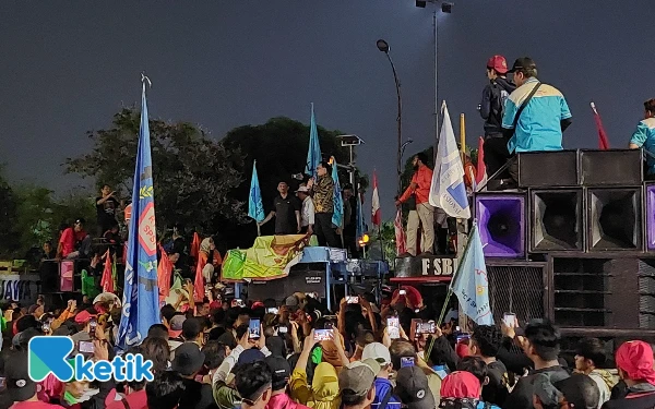 Buruh Demo di Istana Merdeka Jakarta Dua Hari Penuh, Tolak UMP 2026