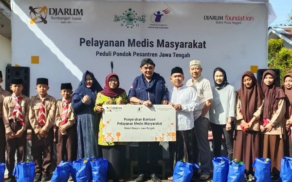 Djarum Foundation dan YBSI Peduli Ponpes Jateng Berikan Pengobatan Gratis