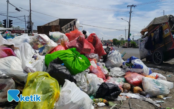 Thumbnail Berita - Perwali Pembatasan Kantong Plastik di Surabaya Tak Efektif