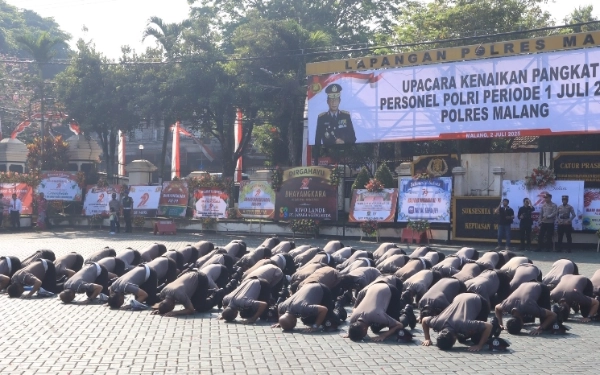 Thumbnail Berita - Naik Pangkat, 73 Personel Polres Malang Sujud Syukur