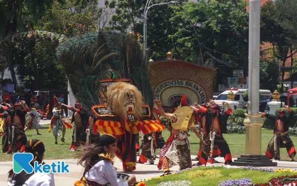 Thumbnail Berita - Penampilan Reog Ponorogo Warnai Puncak Hari Jadi Ke-80 Provinsi Jawa Timur di Grahadi