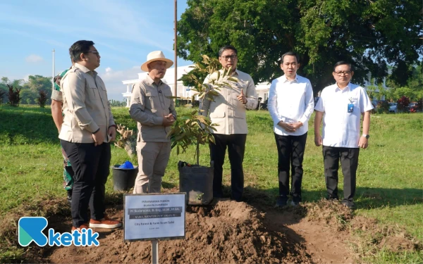 Thumbnail Berita - Arum Sabil Sampaikan Aspirasi Petani Tebu, Wamentan Sudaryono Janji Sepekan Tuntas