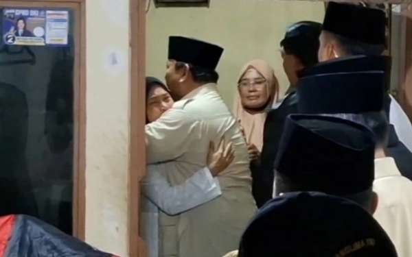 Thumbnail Berita - Presiden Prabowo Sambangi Rumah Duka Affan Kurniawan, Disambut Tangis Keluarga