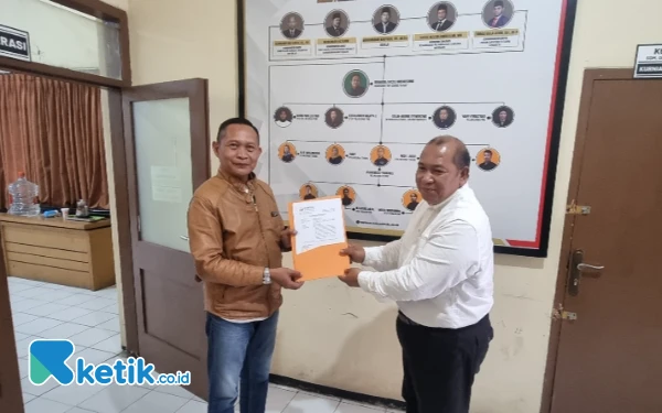 Thumbnail Relawan Paslon Gunawan-Umar Melaporkan Dugaan Pelanggaran Pilbup Malang 2024