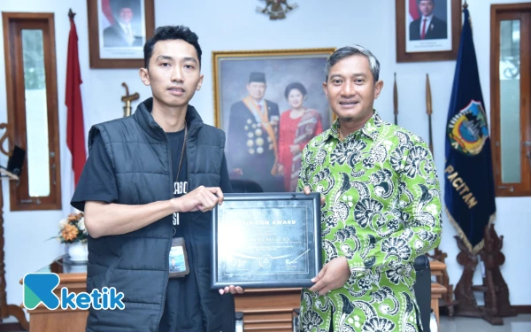 Thumbnail Berita - Ketik Award 2025: Bupati Pacitan Diganjar Penghargaan Pelestarian Kebudayaan