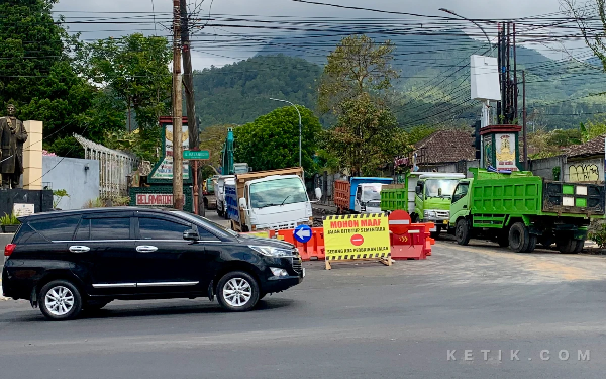 Thumbnail Berita - Jalan Hasanudin Kota Batu Ditutup untuk Revitalisasi Simpang Empat Patih, Ini Jalur Alternatifnya