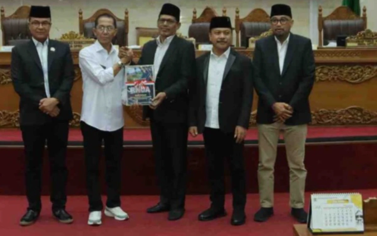 Thumbnail Berita - Rapat SSampaikan Rancangan KUA/PPAS APBD 2027, Wali Kota Proyeksikan Anggaran Belanja Rp4,6 T