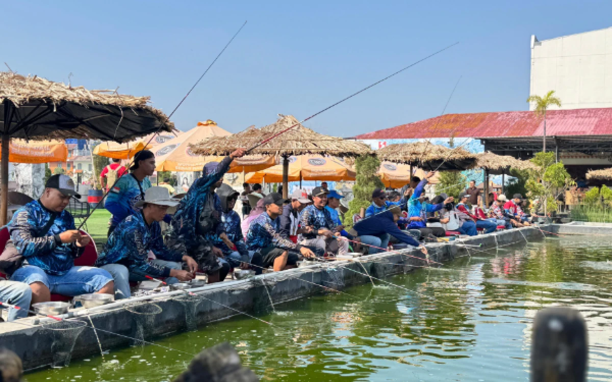Thumbnail Berita - Meriahkan HUT ke-81 Kemerdekaan RI, Swiss-Belinn Malang Gelar Mancing Bareng di Rooftop Fishing Pond