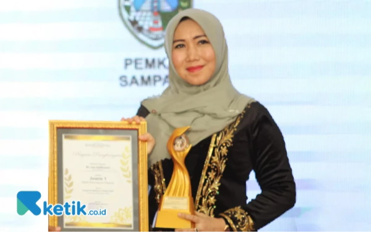 Thumbnail Berita - Kiprah Ning Lia Istifhama: Tokoh Perempuan Jawa Timur dari Dunia Sosial hingga Senayan