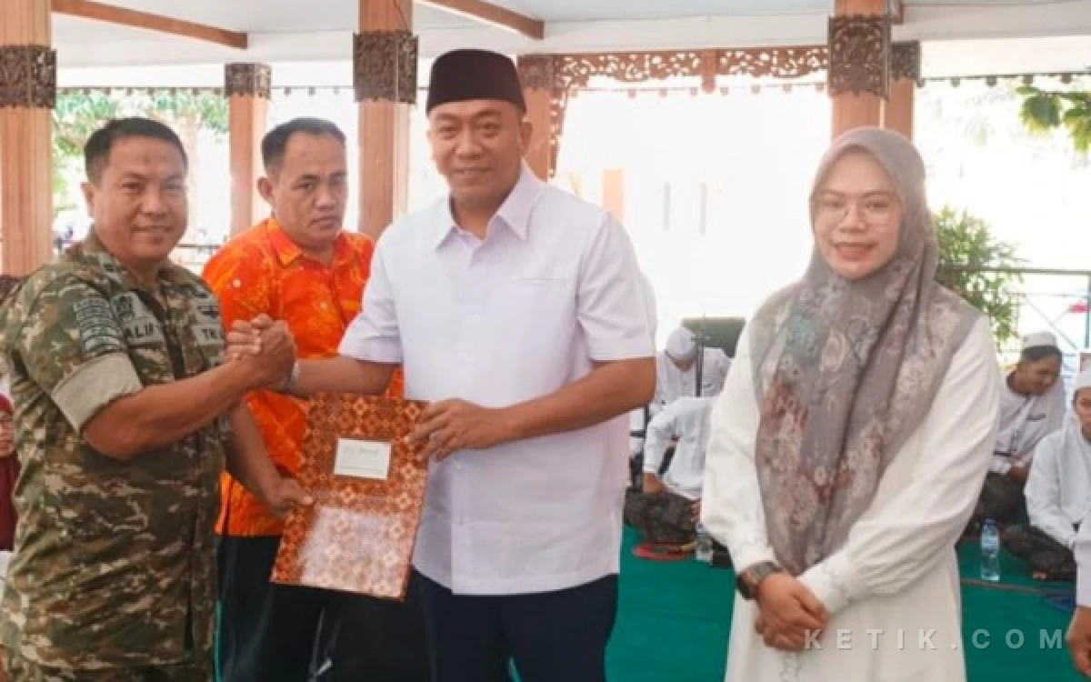 Thumbnail Berita - Jadi Teladan Gerakan Kemanusiaan, Anggota Kodim 0823 Situbondo Raih Penghargaan DDS 50 Kali