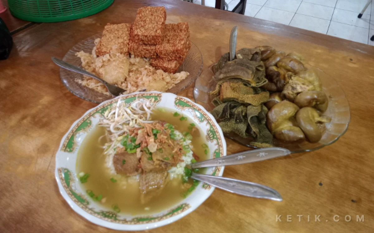 Thumbnail Berita - 5 Soto Legendaris di Kota Malang yang Selalu Diburu Wisatawan, Wajib Dicoba!