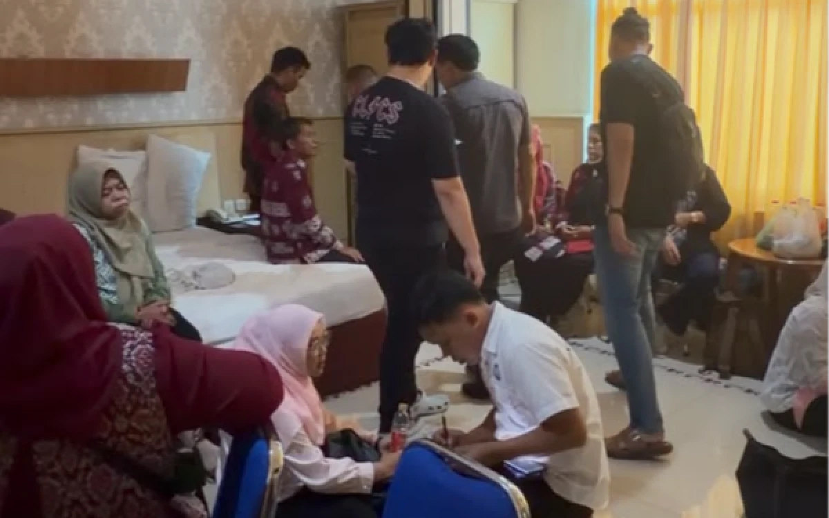Thumbnail Berita - Dua Staf Disdik Banyuasin Terjaring OTT, Polisi Temukan Uang dan Catatan Nama Sekolah
