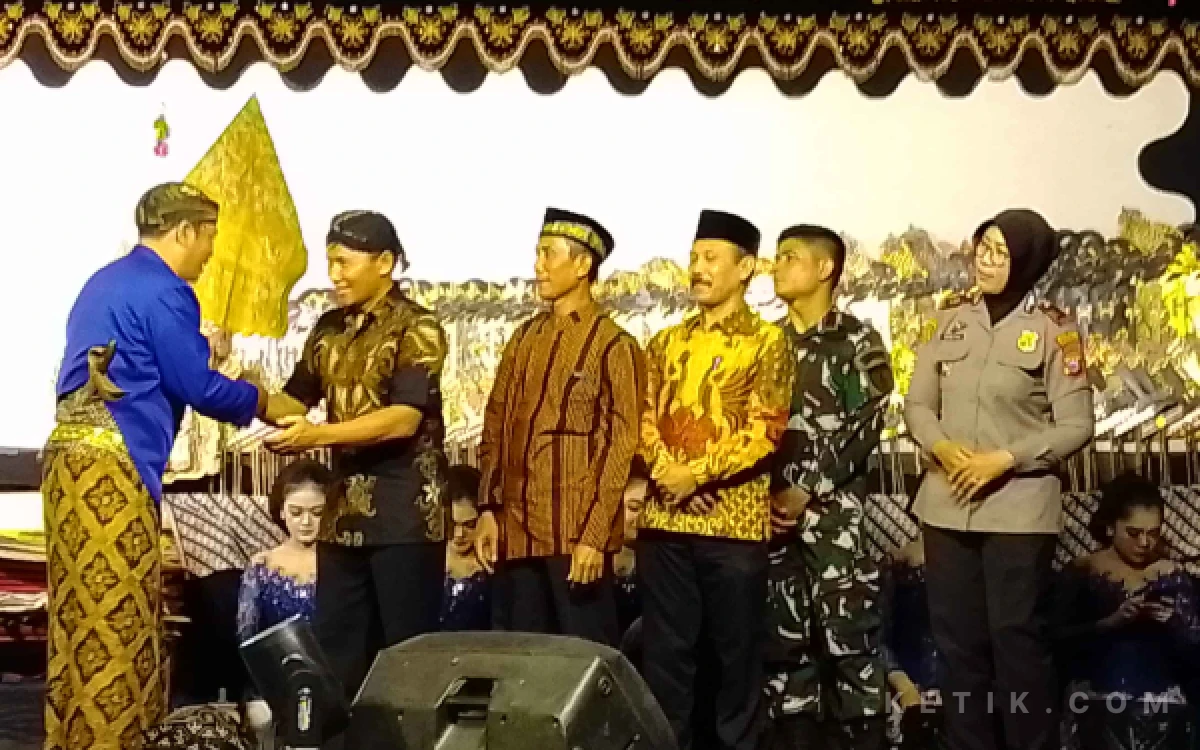 Thumbnail Berita - Bersih Desa Ngranti Tulungagung Dimeriahkan Wayang Kulit "Wahyu Katentreman"