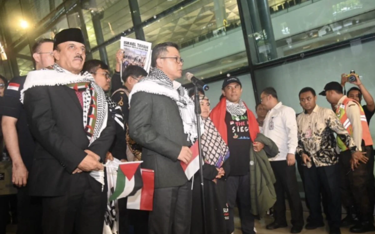 Thumbnail Berita - Sembilan Relawan WNI Tiba di Tanah Air, Ceritakan Kekejaman dan Penyiksaan di Tahanan Israel