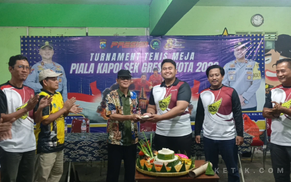 Thumbnail Berita - Ratusan Masyarakat Antusias Ikuti Turnamen Piala Kapolsek Gresik Kota Cup 2026 Tenis Meja