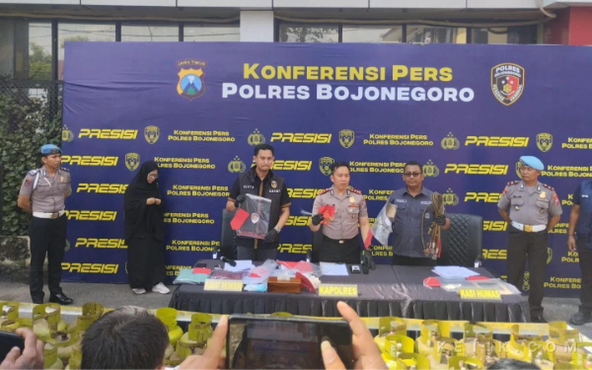 Thumbnail Berita - Satreskim Polres Bojonegoro Tangkap Pelaku Modus Janji  Umrah Cepat
