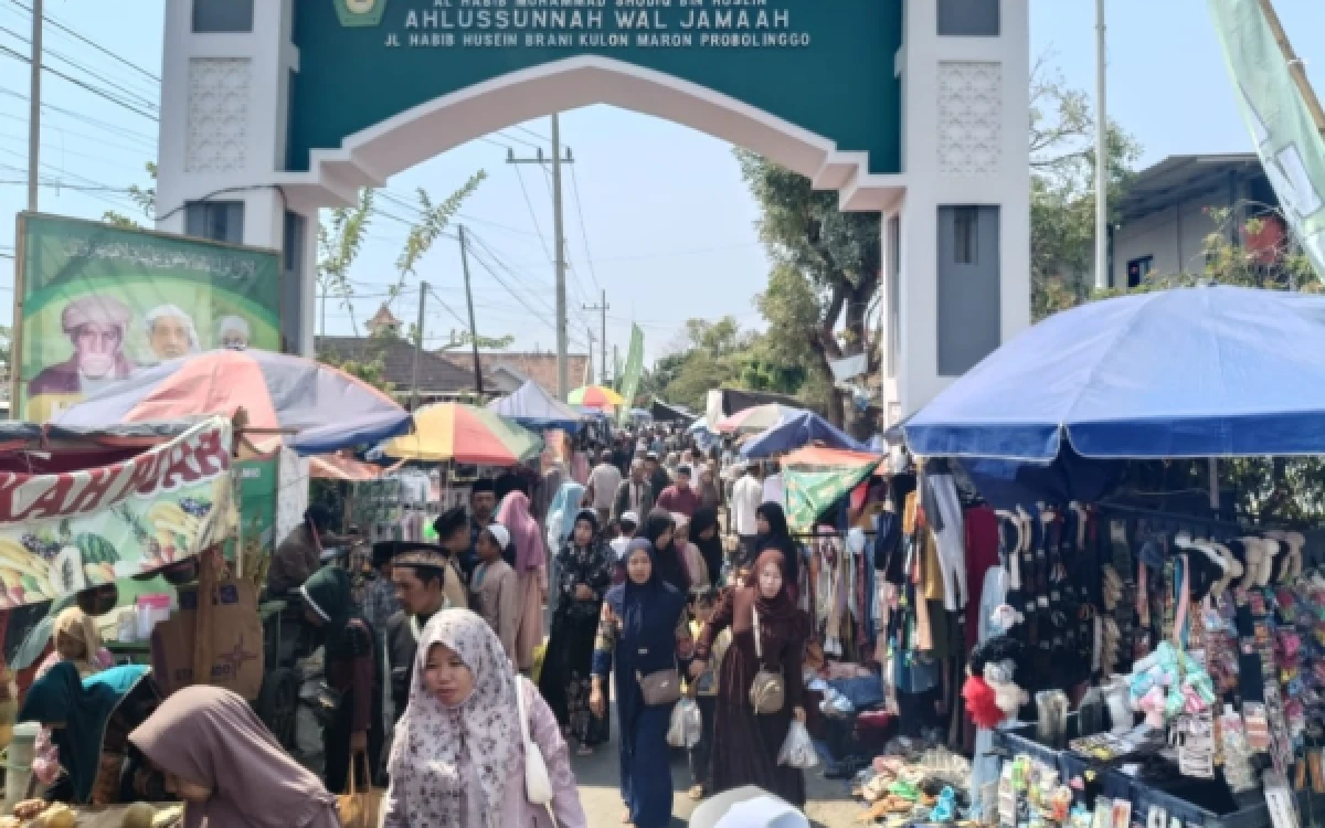 Thumbnail Berita - Puluhan Ribu Jemaah Hadiri Haul Habib Husein Brani, Jaringan Internet sempat Crowded