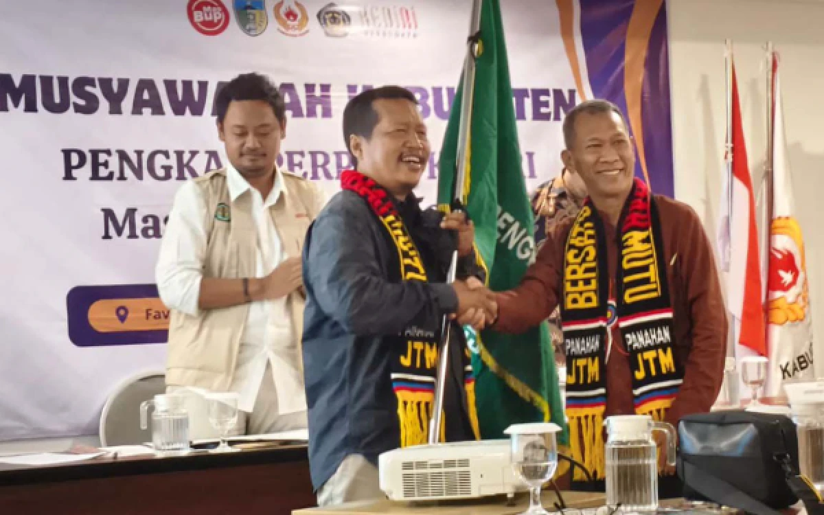 Thumbnail Berita - Jadi Nakhoda Baru PERPANI, Munasir Huda Bertekad "Bumikan" Olahraga Panahan di Kabupaten Kediri