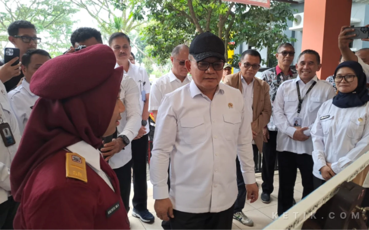 Thumbnail Berita - Kisah Siswa SRMP 16 Kota Malang yang Lukisannya Dibeli Kepala KSP dengan Nominal Rp1 Juta