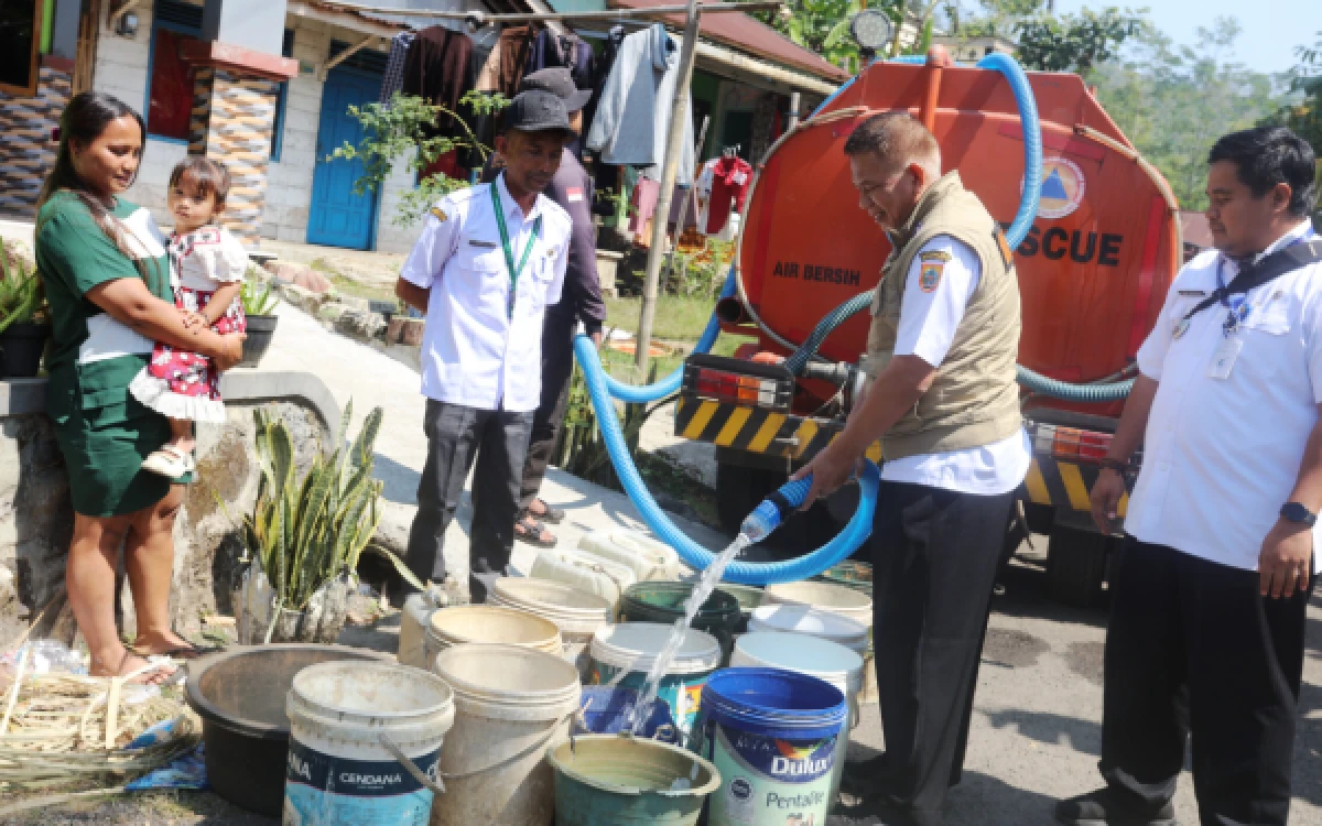 Thumbnail Berita - BPBD Pemalang Salurkan Air Bersih ke 67 Titik Terdampak Kekeringan, Warga Diminta Hemat Air