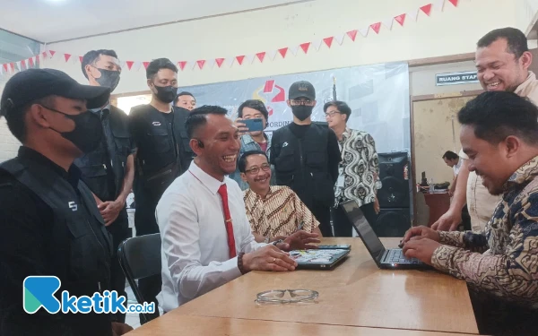 Thumbnail APK Pilbup Malang Diduga Dirusak Eks Pejabat Publik, Tim Paslon Salaf Lapor Bawaslu