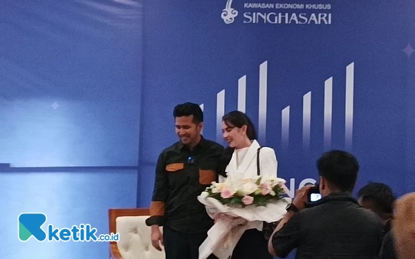 Thumbnail Hari Terakhir Kerja, Emil Dardak Komitmen Tetap Dampingi Khofifah di Pilgub Jatim