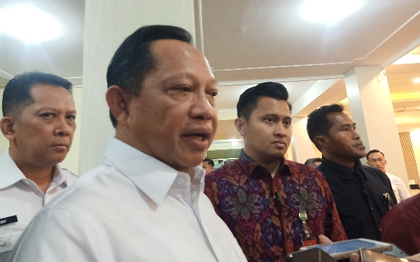 Thumbnail Berita - Mendagri: 25 Desa Hilang Akibat Banjir dan Longsor Sumatera