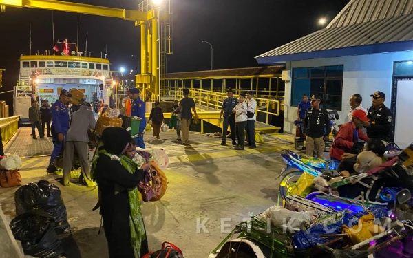 Thumbnail Berita - Perdana,  331 Penumpang Mudik Gratis Pemprov Jatim Diberangkatkan dari Pelabuhan Jangkar Situbondo