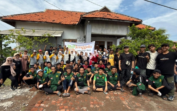 Dukung Instruksi Presiden Prabowo soal Sampah, Ning Hani Gelar Aksi Bakti di Pantai Khanoman Bareng Warga