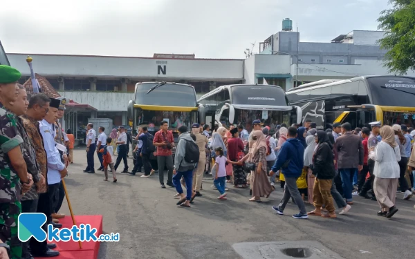 Thumbnail Diberangkatkan Bupati Malang, 365 Orang Ikuti Mudik Gratis