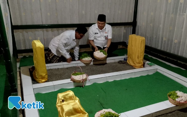 Thumbnail Berita - Awali Hari Jadi Ke-1265 Kabupaten Malang, Sekda Budiar Ziarah ke Makam Bupati Terdahulu