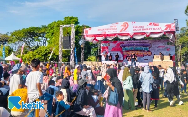 Thumbnail Berita - Indah di Tengah Langkah: Cerita Ibu Muda dalam Semarak Hari Bhayangkara Polres Abdya