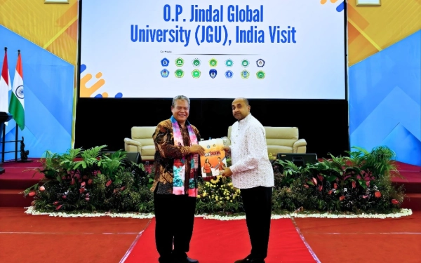Thumbnail Berita - Unikama Akselerasi Visi Global: Kolaborasi Strategis dengan JGU India, Terapkan Standar Internasional