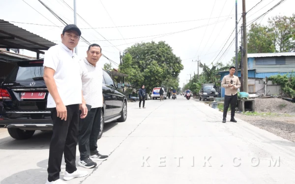 Thumbnail Berita - Pemkab Sidoarjo Gencar Betonisasi Jalan, Bupati Subandi Gandeng Anggota DPRD Alokasikan Pokir