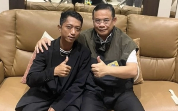 Usai Foto Bareng Bupati Sudewo, Penggagas Demo Pati Ahmad Husein Terekam Teler di Karaoke