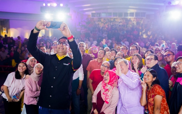 Thumbnail Berita - AI TechCo di Usia 58 Tahun: Indosat Ooredoo Hutchison Resmi Transformasi, Perkuat Digitalisasi Nasional